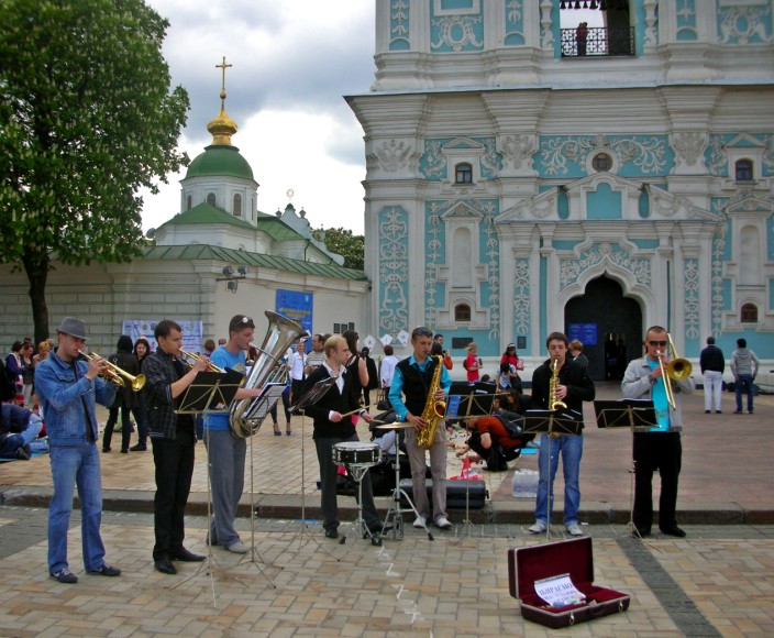 Buskers in the square outside St. Sophia